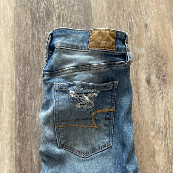 Size 4 American Eagle Distressed Skinny Jeans - Picture 3 of 3